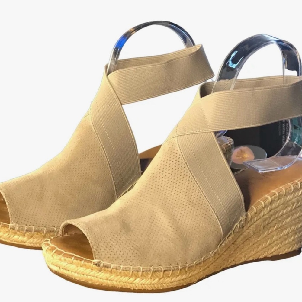 Gentle Souls by Kenneth Cole Womens Colleen Wedge Sandals Taupe Sz7.5 Like new